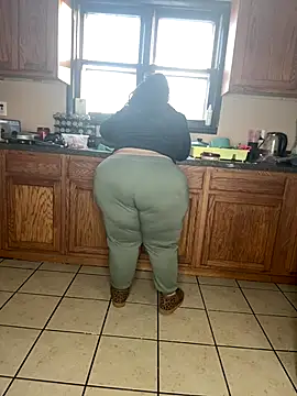 tillymarie34 online show from December 14, 2025, 9:41 pm