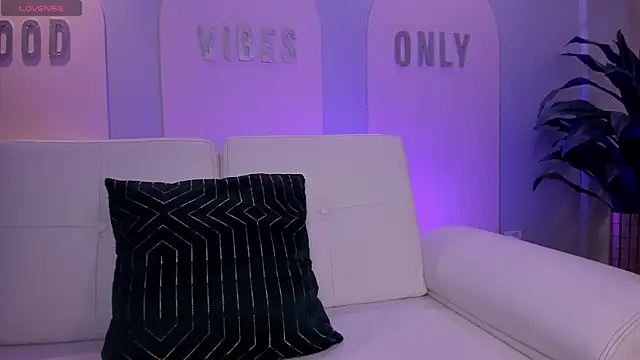 StacyWoods online show from April 9, 2026, 12:10 pm