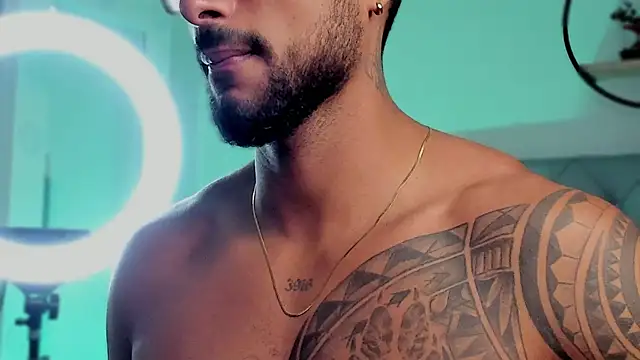 LiamGarcia1 online show from January 6, 2025, 3:29 pm