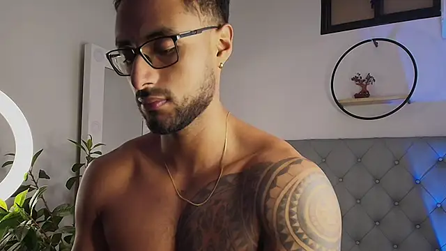 LiamGarcia1 online show from January 16, 2025, 6:27 pm