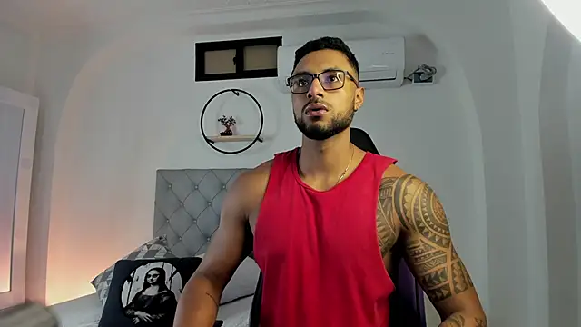 LiamGarcia1 online show from January 18, 2025, 12:15 pm