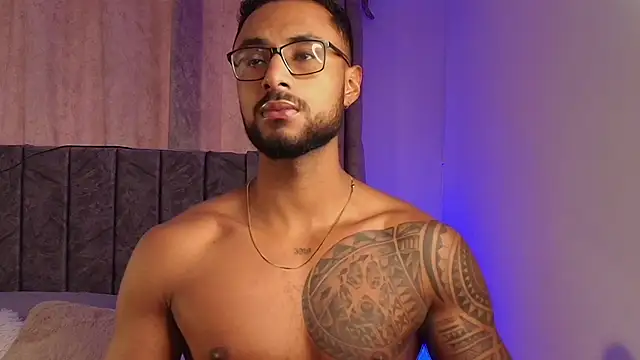 LiamGarcia1 online show from February 12, 2025, 4:55 pm