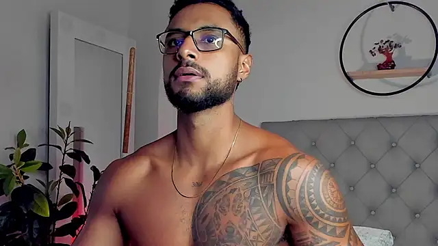 LiamGarcia1 online show from February 13, 2025, 3:46 pm