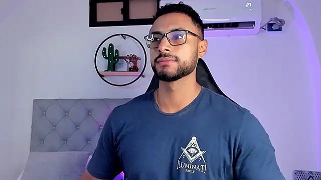 LiamGarcia1 online show from February 27, 2025, 1:28 pm