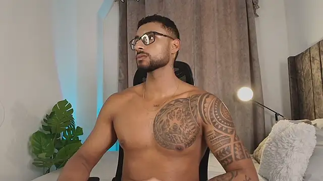 LiamGarcia1 online show from March 11, 2025, 2:18 pm