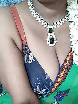 Snapshot of sophia600 chatting on December 15, 2024, 7:10 pm sophia600 online show from December 15, 2024, 7:10 pm