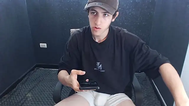 Kerverr  online show from November 14, 2025, 7:45 pm