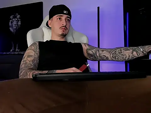 uptomatty online show from November 14, 2025, 9:46 pm