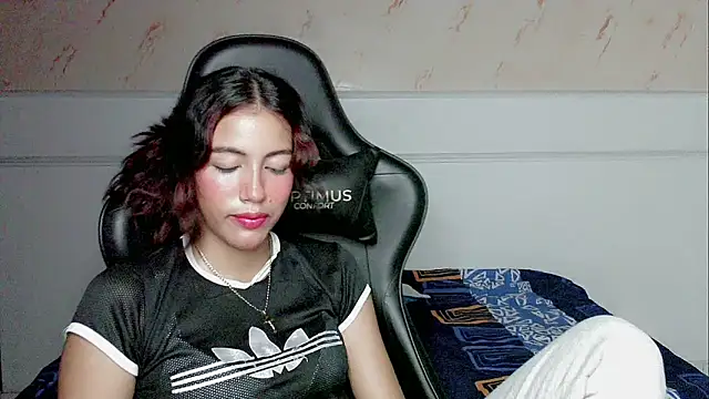 Snapshot of dayanita_hot_ chatting on February 8, 2025, 1:22 pm dayanita hot  online show from February 8, 2025, 1:22 pm