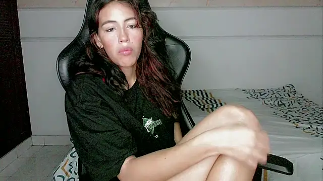 Snapshot of dayanita_hot_ chatting on February 14, 2025, 1:08 pm dayanita hot  online show from February 14, 2025, 1:08 pm