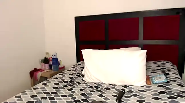 SlimRose24 online show from March 12, 2025, 4:19 am