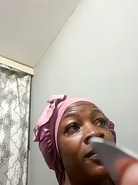 SlimRose24 online show from October 5, 2025, 11:35 pm