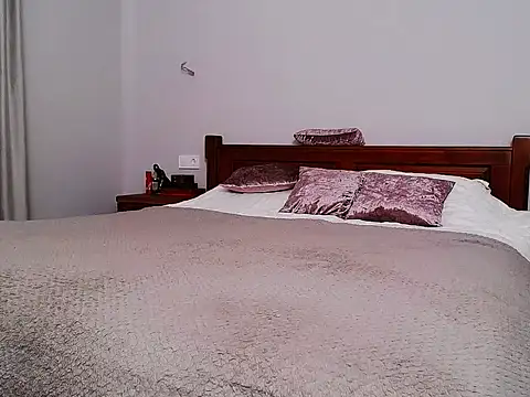 BLUEBLUE SKY online show from October 3, 2025, 11:51 am