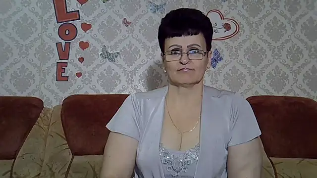 PaulaGolden online show from October 3, 2025, 7:38 am