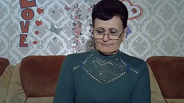 PaulaGolden online show from April 19, 2026, 7:38 pm