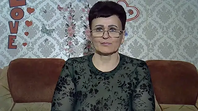 PaulaGolden online show from April 21, 2026, 7:28 pm