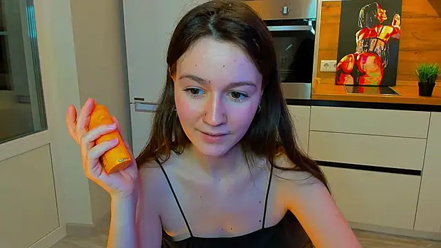 Snapshot of ameli_moon chatting on December 10, 2024, 3:33 pm ameli moon online show from December 10, 2024, 3:33 pm