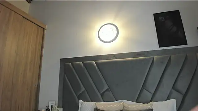 brenda nova18 online show from September 17, 2025, 9:16 pm