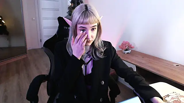 Princess Shy    online show from February 10, 2025, 1:22 pm