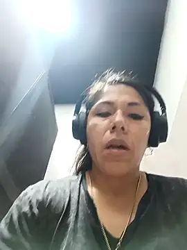 Snapshot of Karenn12 chatting on October 10, 2025, 3:16 am Karenn12 online show from October 10, 2025, 3:16 am