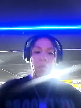 Karenn12 online show from February 27, 2026, 2:33 am