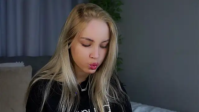 Snapshot of AftonConnett chatting on March 2, 2026, 2:03 am AftonConnett online show from March 2, 2026, 2:03 am