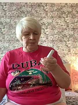 Laura Millf online show from January 20, 2025, 10:40 am