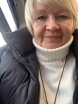 Laura Millf online show from January 21, 2025, 12:29 pm