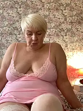 Laura Millf online show from January 25, 2025, 11:02 am