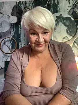 Laura Millf online show from September 12, 2025, 2:39 pm