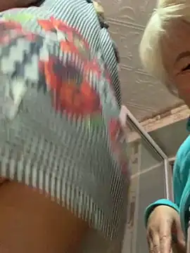 Laura Millf online show from September 23, 2025, 5:27 pm