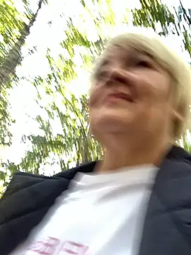 Laura Millf online show from September 28, 2025, 11:59 am