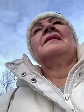 Laura Millf online show from February 10, 2026, 12:20 pm