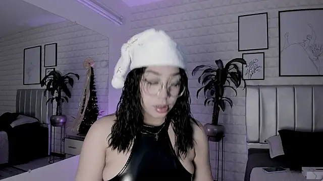 Lizzie-Evans online show from December 5, 2025, 12:14 pm