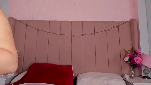 MollyBigBoobs12 online show from September 29, 2025, 8:24 pm