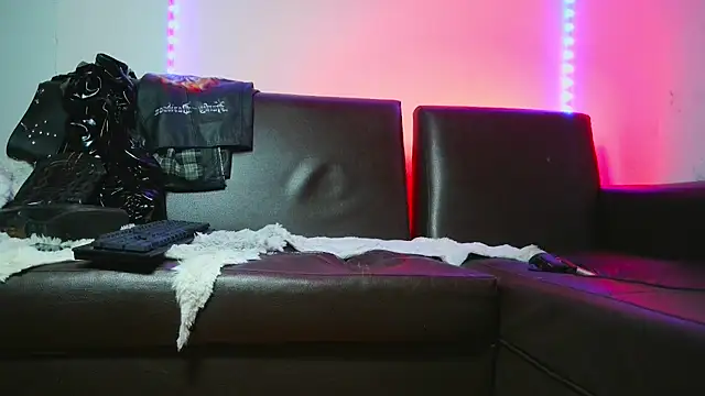 Leonnardo Jaramillo online show from December 4, 2024, 9:51 am