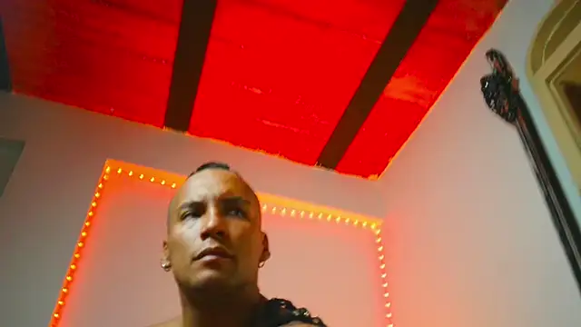 Leonnardo Jaramillo online show from December 5, 2024, 3:06 pm