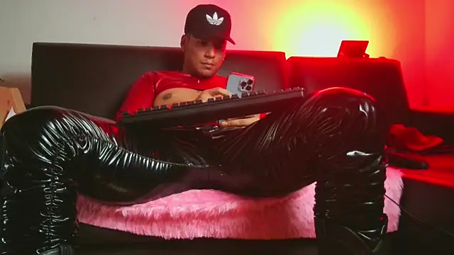 Leonnardo Jaramillo online show from March 8, 2025, 3:17 am