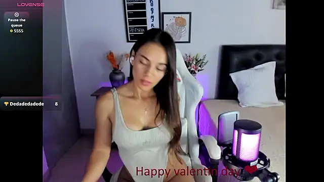 Sara lopez 28 online show from February 15, 2026, 12:03 pm