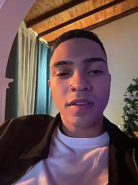 Snapshot of Thiago_Santo_ chatting on January 1, 2025, 8:13 am Thiago Santo online show from January 1, 2025, 8:13 am