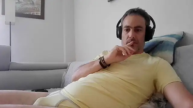 basquehotboy online show from April 15, 2026, 10:33 am