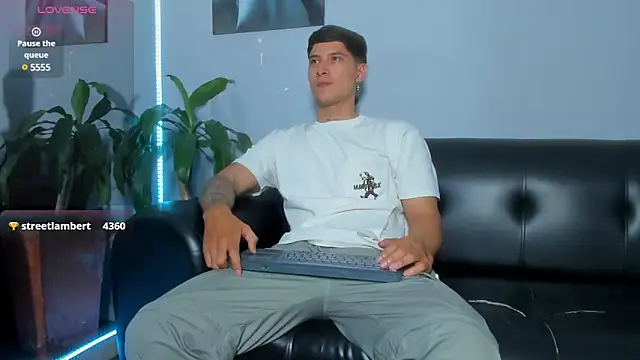 Damian23   online show from February 8, 2025, 6:33 am