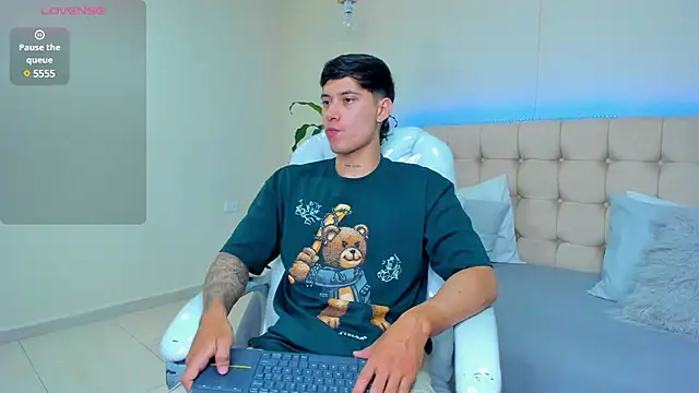 Damian23   online show from February 12, 2025, 1:48 pm