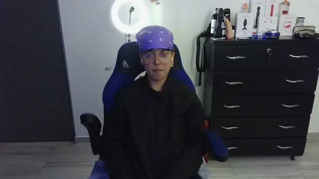 thomascooper7 online show from February 20, 2025, 1:57 am