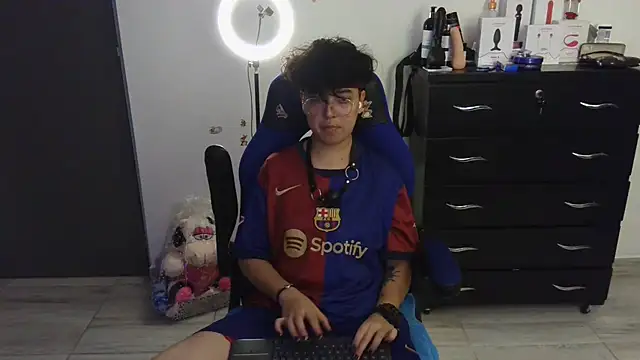 thomascooper7 online show from February 25, 2025, 11:55 pm