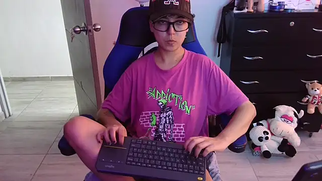 thomascooper7 online show from December 15, 2025, 6:23 pm