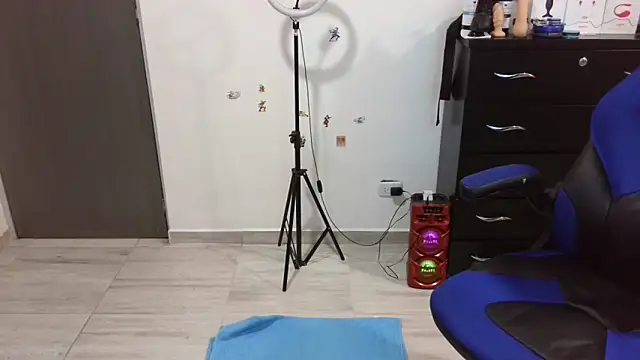 thomascooper7 online show from December 22, 2025, 7:22 pm