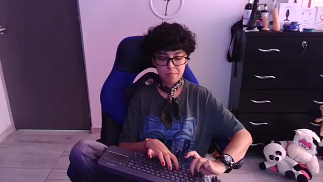 thomascooper7 online show from February 18, 2026, 6:48 pm