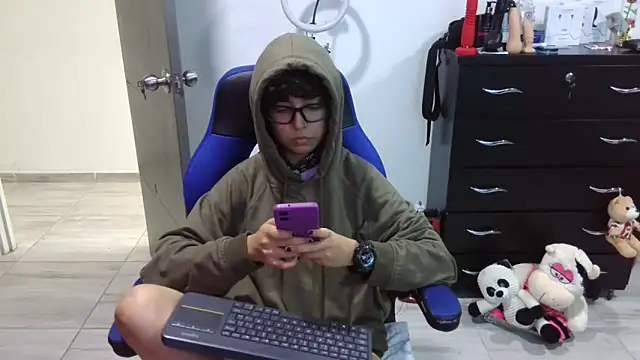 thomascooper7 online show from March 25, 2026, 7:20 pm