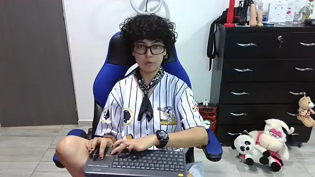 thomascooper7 online show from March 26, 2026, 7:41 pm